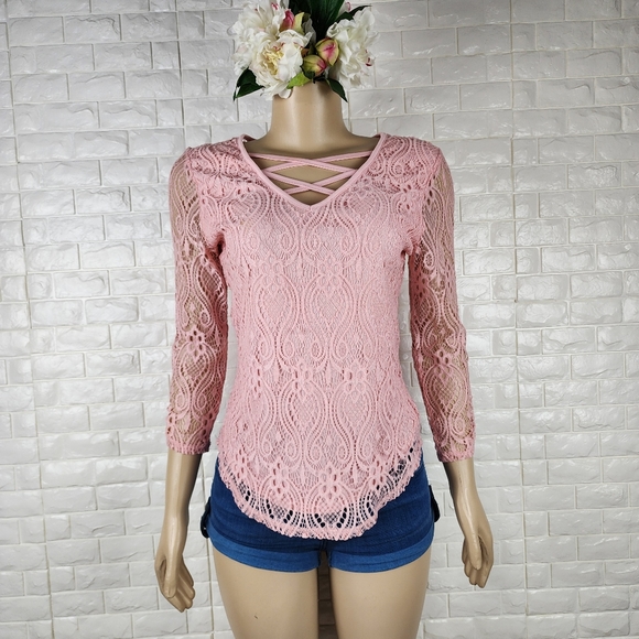 no boundaries medium baby pink lace blouse - Picture 2 of 7